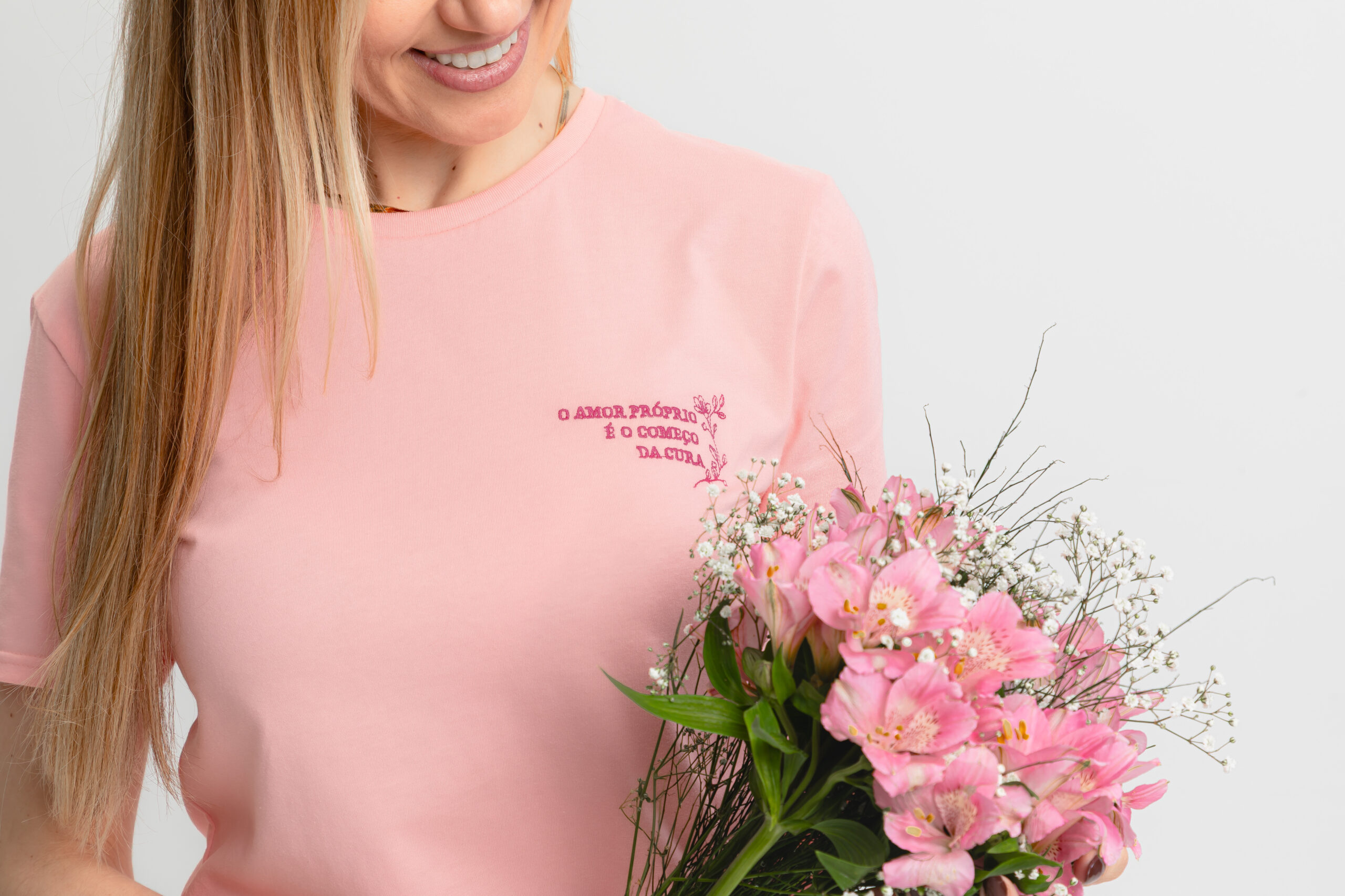 Grupo Cativa e Rede Feminina da Pomerode lançam camiseta solidária em apoio ao Outubro Rosa