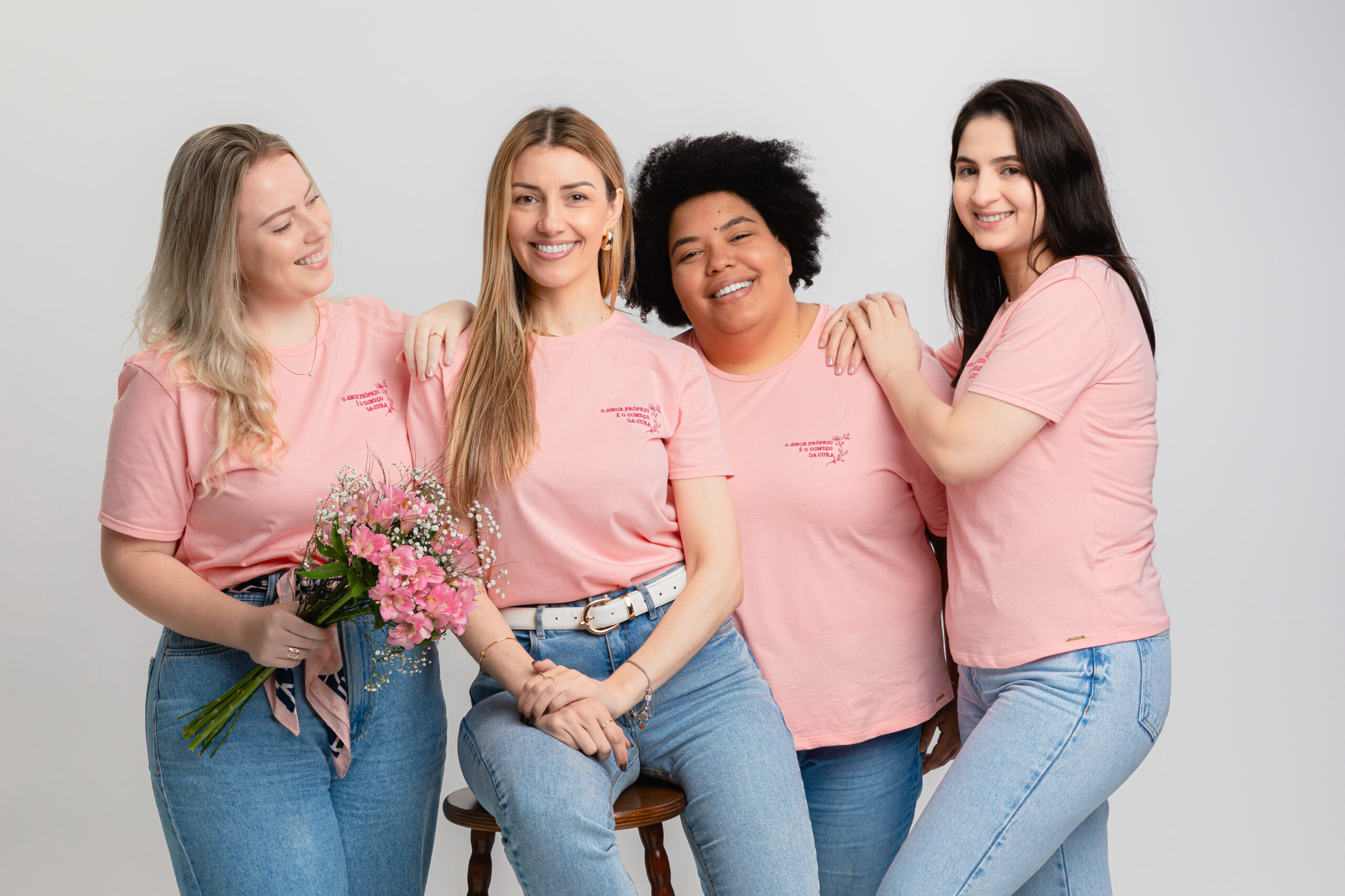 Grupo Cativa e Rede Feminina da Pomerode lançam camiseta solidária em apoio ao Outubro Rosa