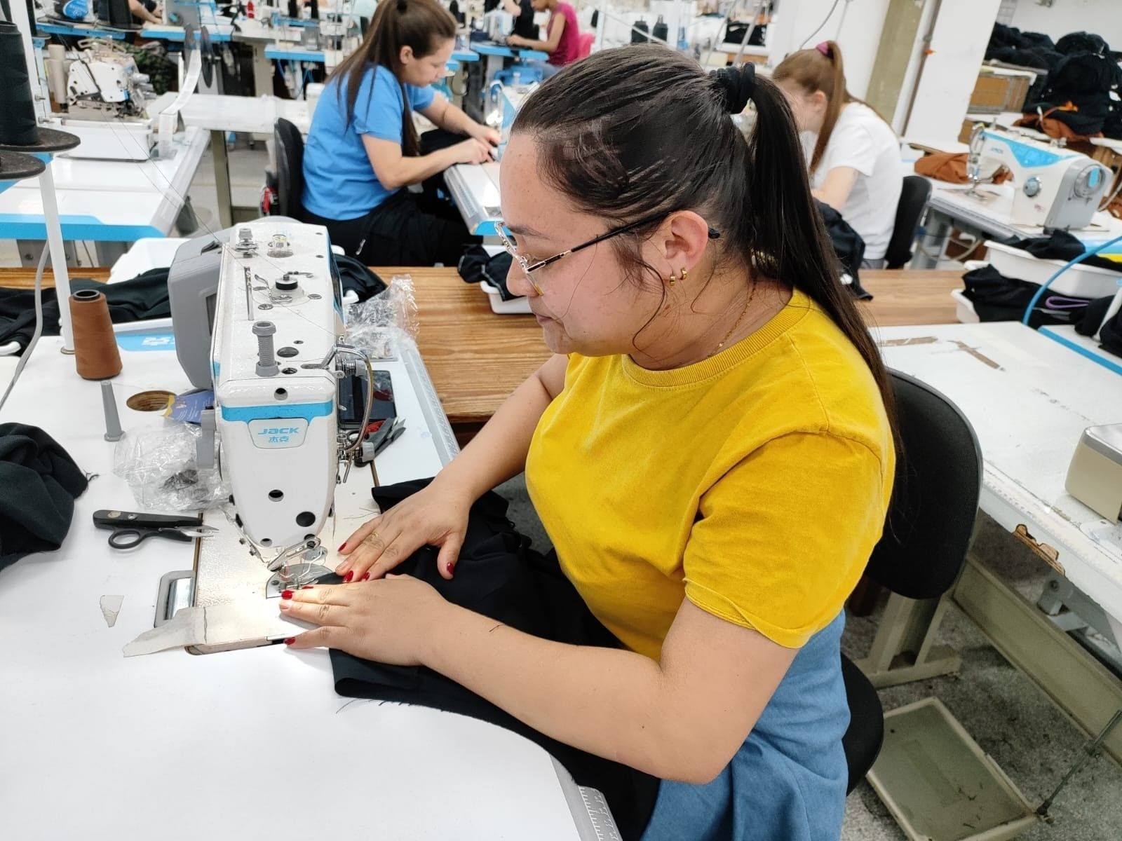 Grupo Cativa capacita costureiras em Rio dos Cedros (SC) por meio de programa de treinamento