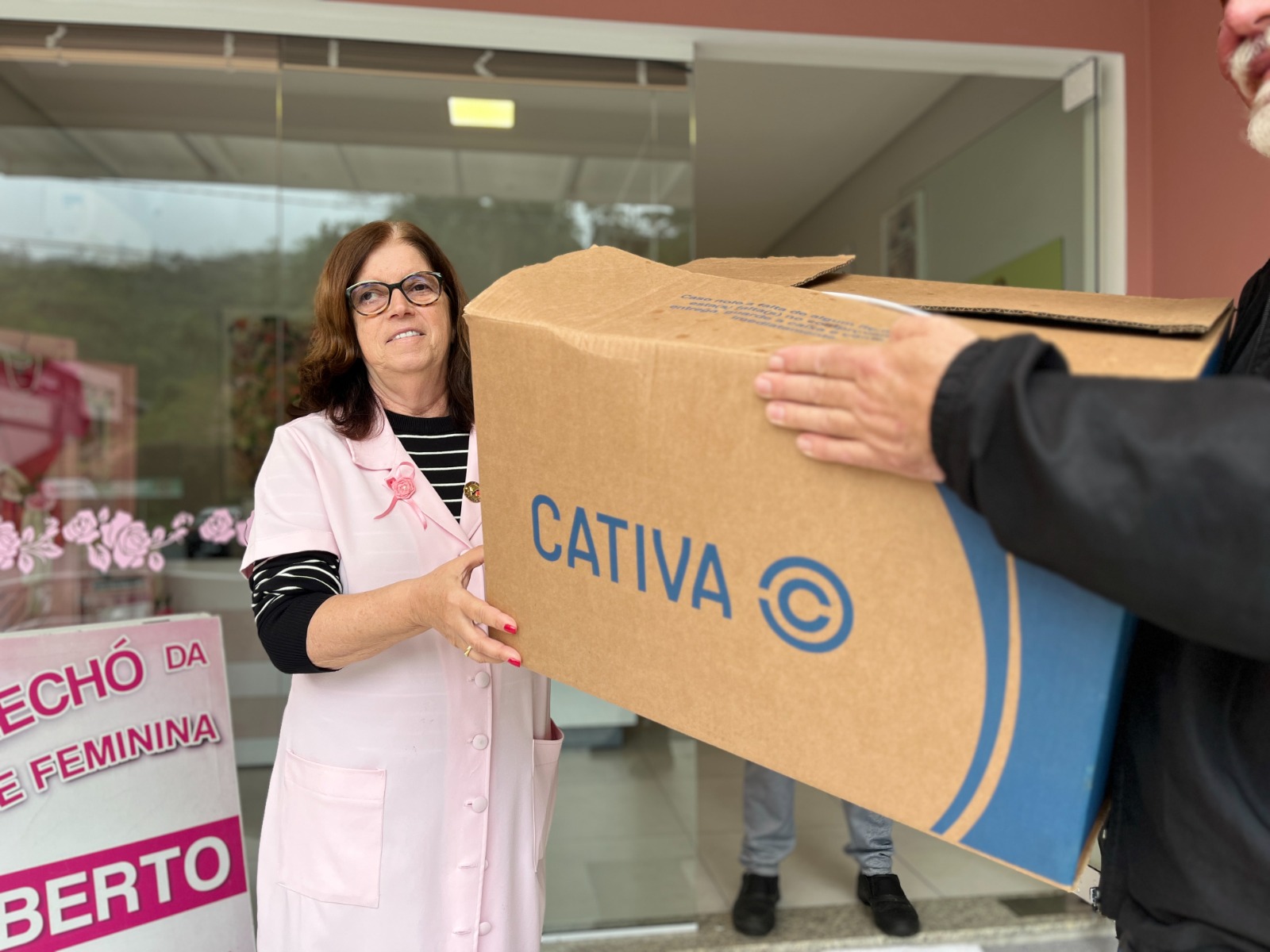Grupo Cativa doa 811 kg de roupas e calçados para instituições de SC e MS no Outubro Rosa